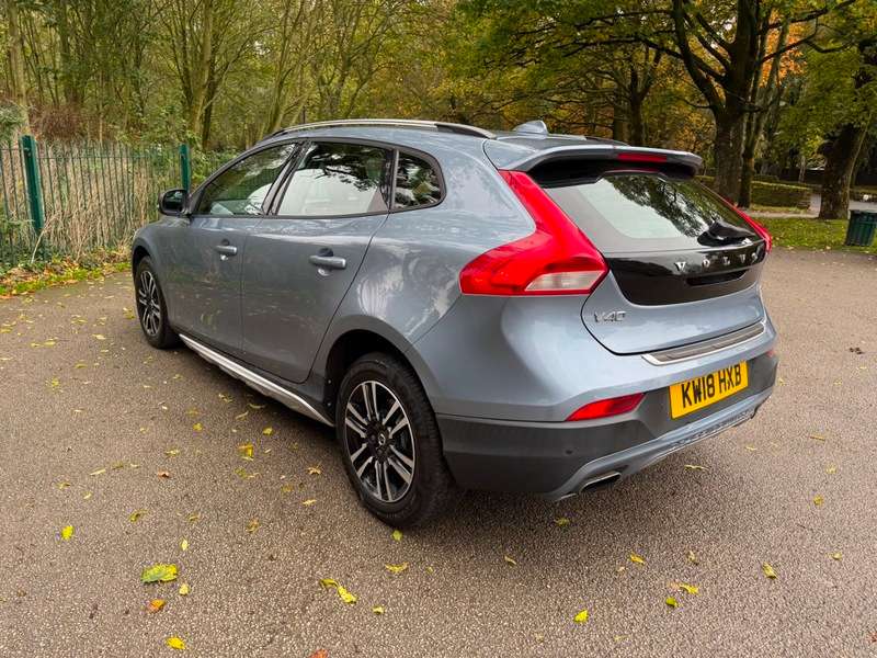 2018 VOLVO V40 2018 VOLVO V40