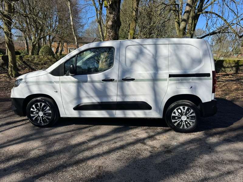2022 TOYOTA PROACE 2022 TOYOTA PROACE