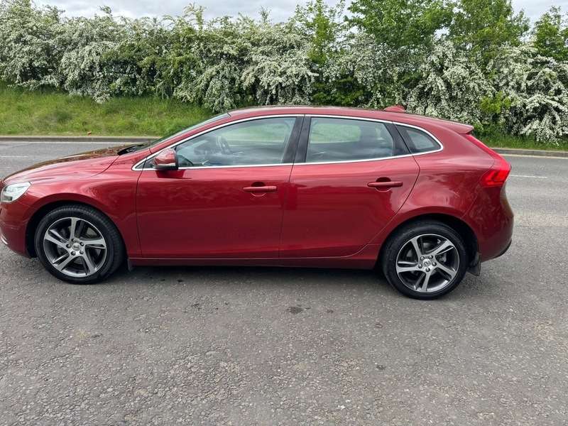 2017 VOLVO V40 2017 VOLVO V40