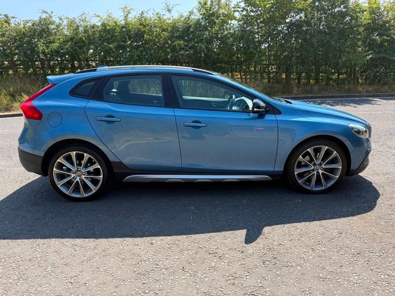 2015 VOLVO V40 2015 VOLVO V40