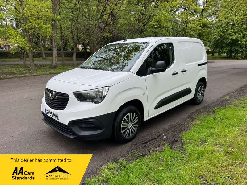 A 2019 VAUXHALL COMBO L1H1 2000 EDITION S/S A 2019 VAUXHALL COMBO L1H1 2000 EDITION S/S