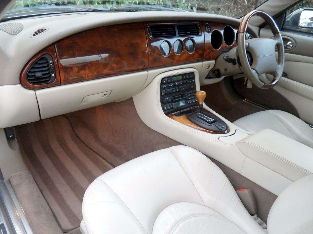 2001 JAGUAR XK8 2001 JAGUAR XK8