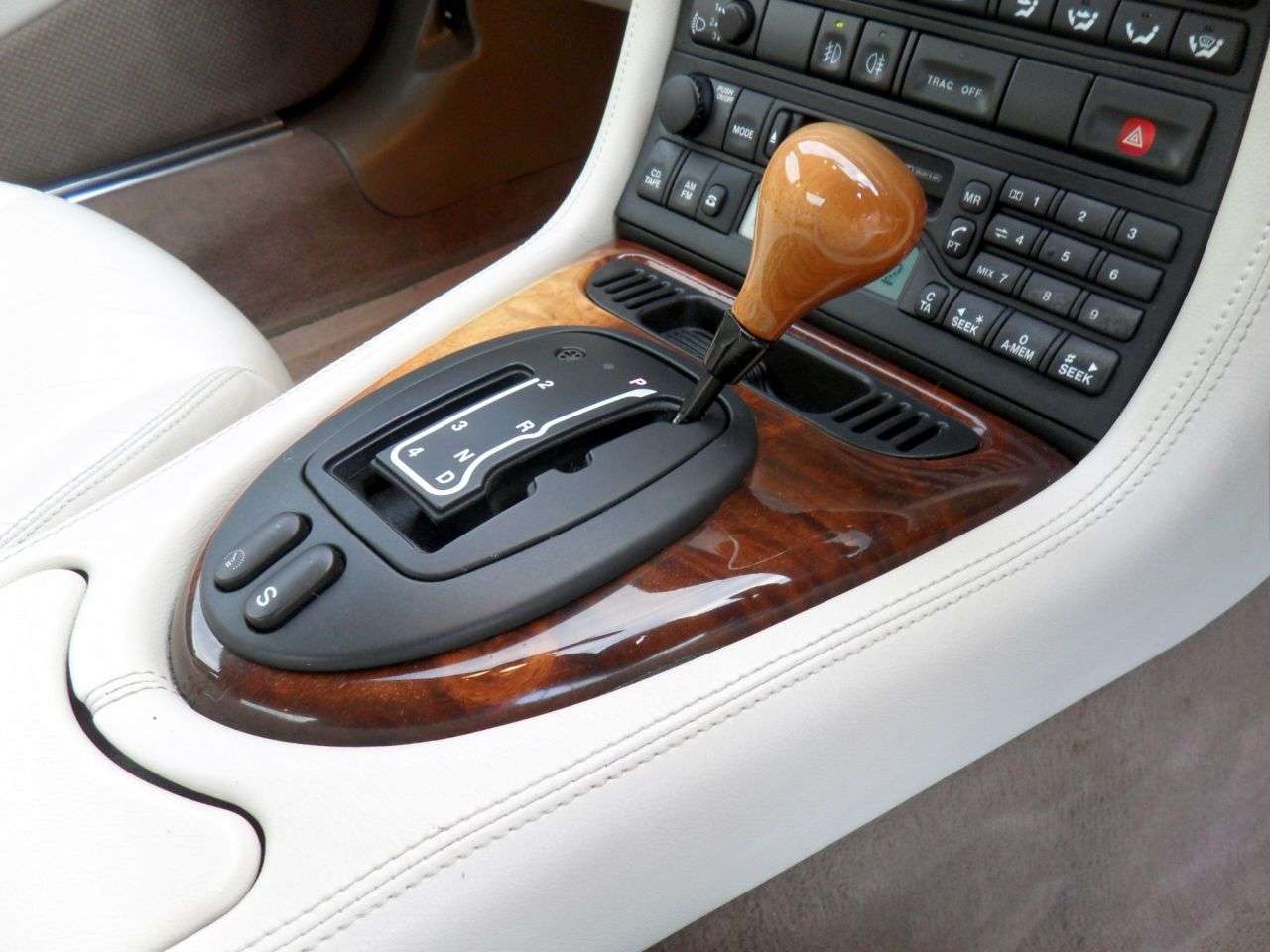 2001 JAGUAR XK8 2001 JAGUAR XK8