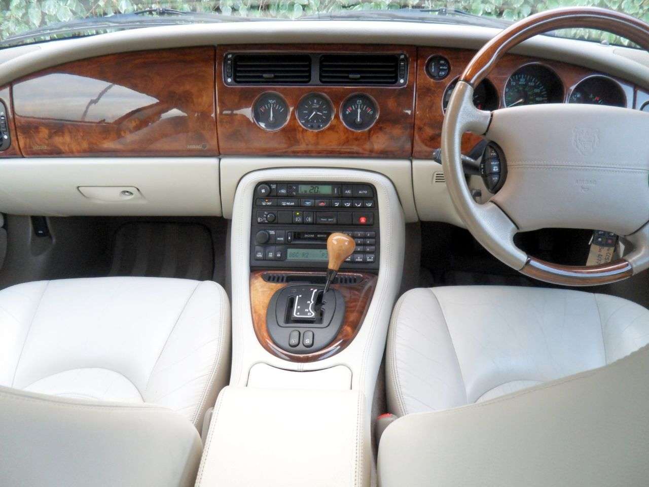 2001 JAGUAR XK8 2001 JAGUAR XK8