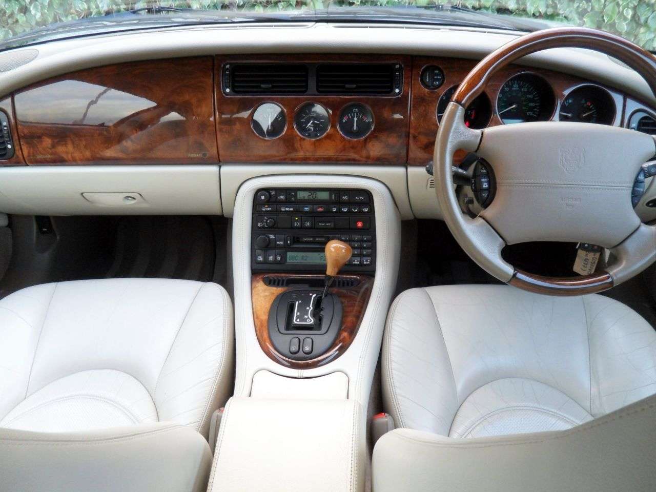 2001 JAGUAR XK8 2001 JAGUAR XK8