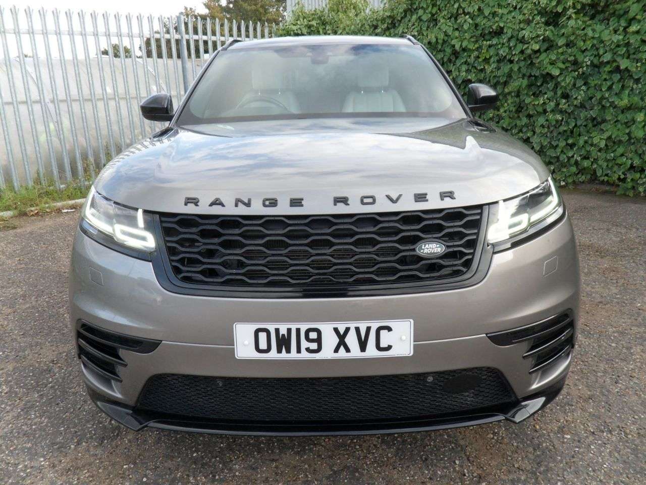 A 2019 LAND ROVER RANGE ROVER VELAR 2.0 D240 R-Dynamic HSE SUV 5dr Diesel Auto 4WD Euro 6 (s/s) (240 ps) A 2019 LAND ROVER RANGE ROVER VELAR 2.0 D240 R-Dynamic HSE SUV 5dr Diesel Auto 4WD Euro 6 (s/s) (240 ps)