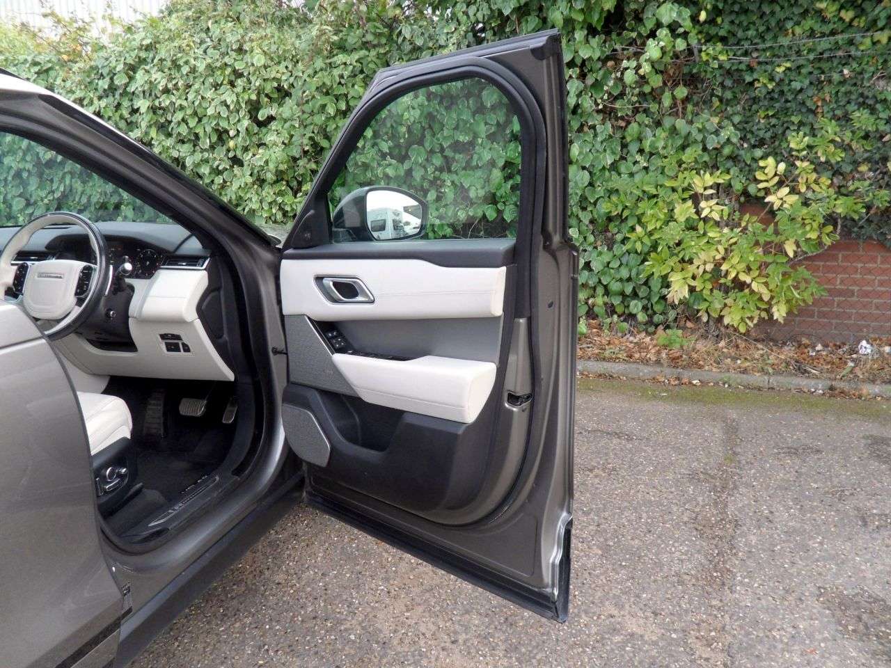 2019 LAND ROVER RANGE ROVER VELAR 2019 LAND ROVER RANGE ROVER VELAR