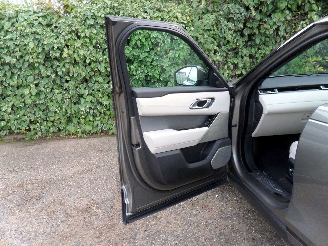 2019 LAND ROVER RANGE ROVER VELAR 2019 LAND ROVER RANGE ROVER VELAR