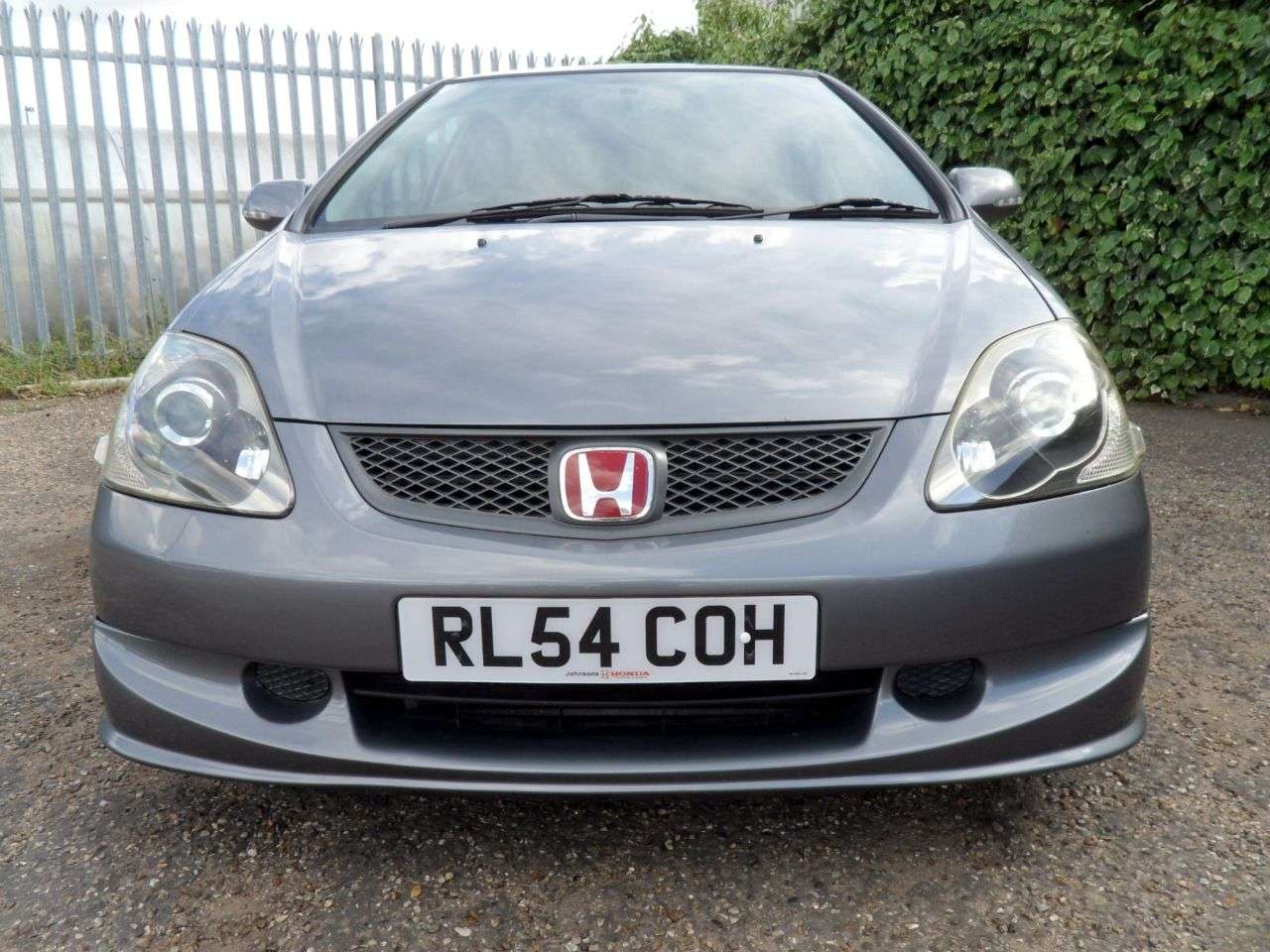 A 2005 HONDA CIVIC 2.0 i-VTEC Type R Hatchback 3dr Petrol Manual (212 g/km, 197 bhp) Only 4 Ow A 2005 HONDA CIVIC 2.0 i-VTEC Type R Hatchback 3dr Petrol Manual (212 g/km, 197 bhp) Only 4 Ow