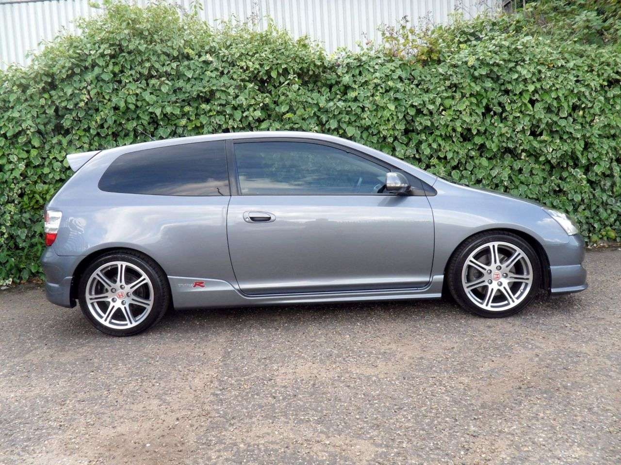 A 2005 HONDA CIVIC 2.0 i-VTEC Type R Hatchback 3dr Petrol Manual (212 g/km, 197 bhp) Only 4 Ow A 2005 HONDA CIVIC 2.0 i-VTEC Type R Hatchback 3dr Petrol Manual (212 g/km, 197 bhp) Only 4 Ow