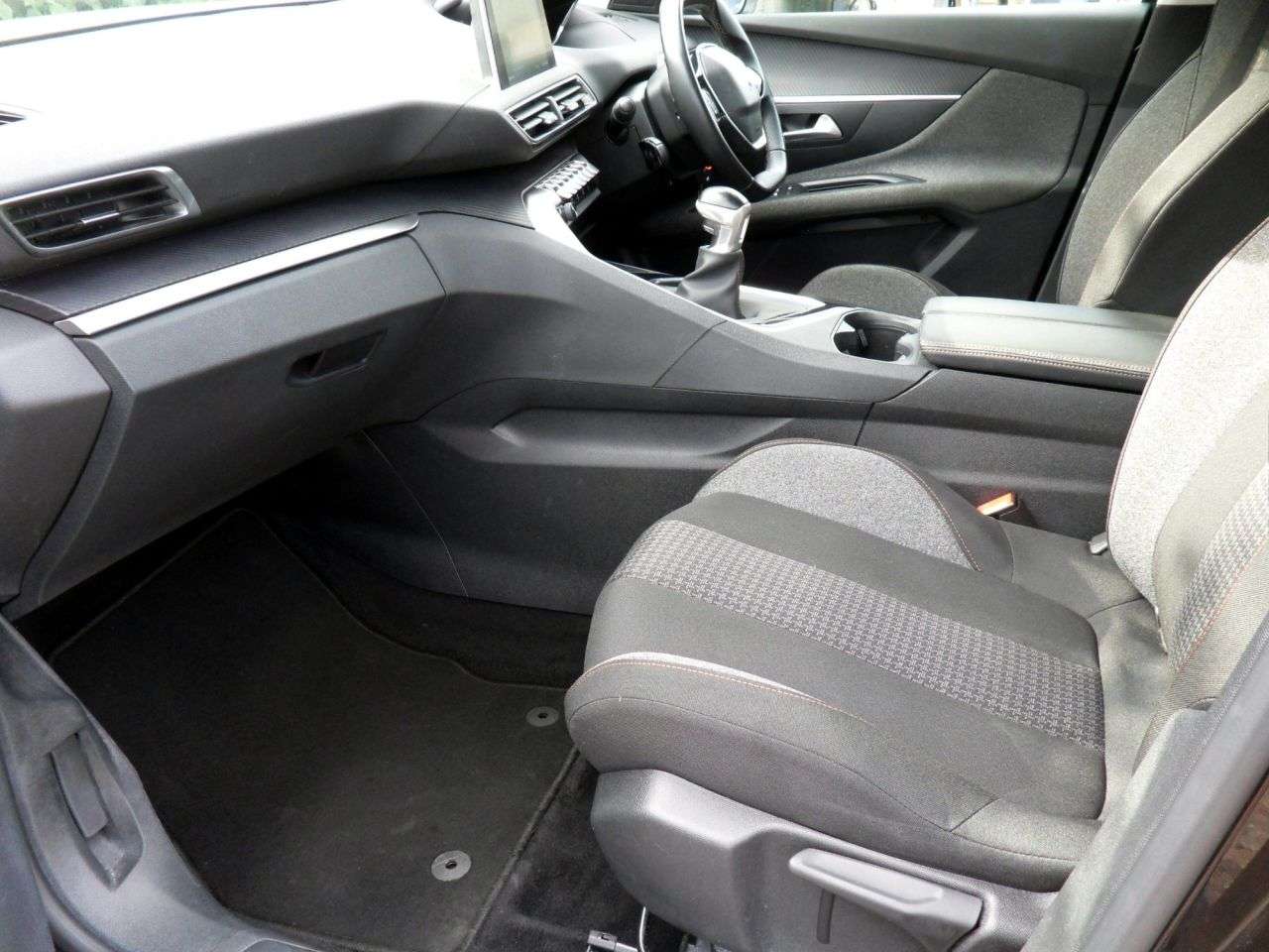 2019 PEUGEOT 3008 2019 PEUGEOT 3008