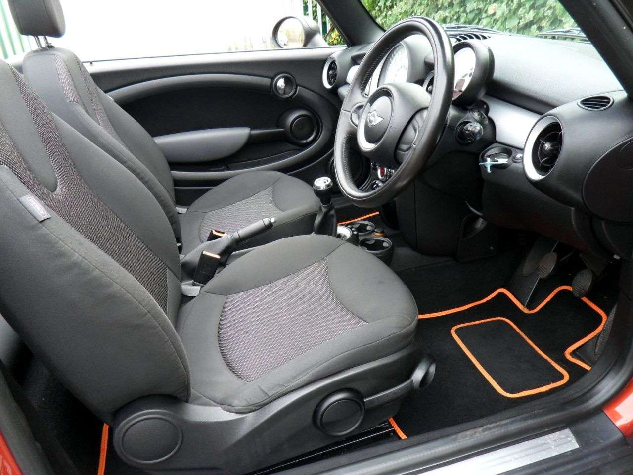 2011 MINI CONVERTIBLE 2011 MINI CONVERTIBLE