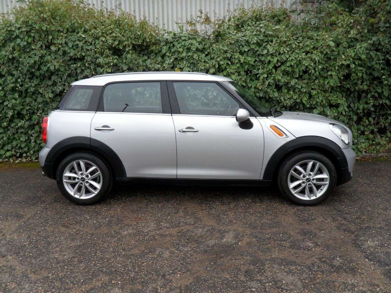 A 2012 MINI COUNTRYMAN 2.0 Cooper D SUV 5dr Diesel Auto Euro 5 (112 ps) £10,000 Of Factory Fitted A 2012 MINI COUNTRYMAN 2.0 Cooper D SUV 5dr Diesel Auto Euro 5 (112 ps) £10,000 Of Factory Fitted