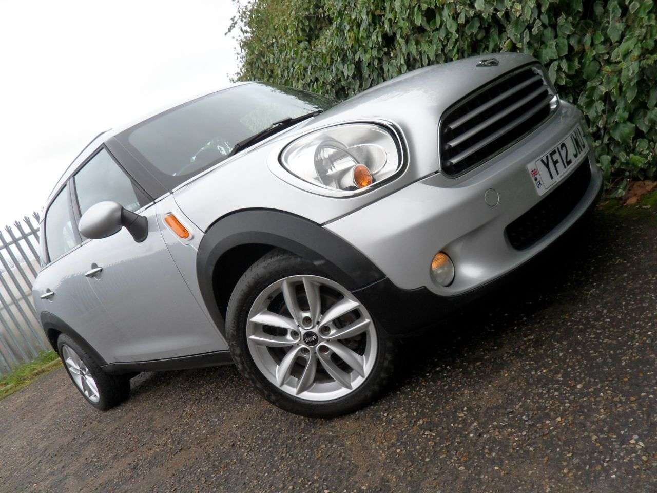 A 2012 MINI COUNTRYMAN 2.0 Cooper D SUV 5dr Diesel Auto Euro 5 (112 ps) £10,000 Of Factory Fitted A 2012 MINI COUNTRYMAN 2.0 Cooper D SUV 5dr Diesel Auto Euro 5 (112 ps) £10,000 Of Factory Fitted