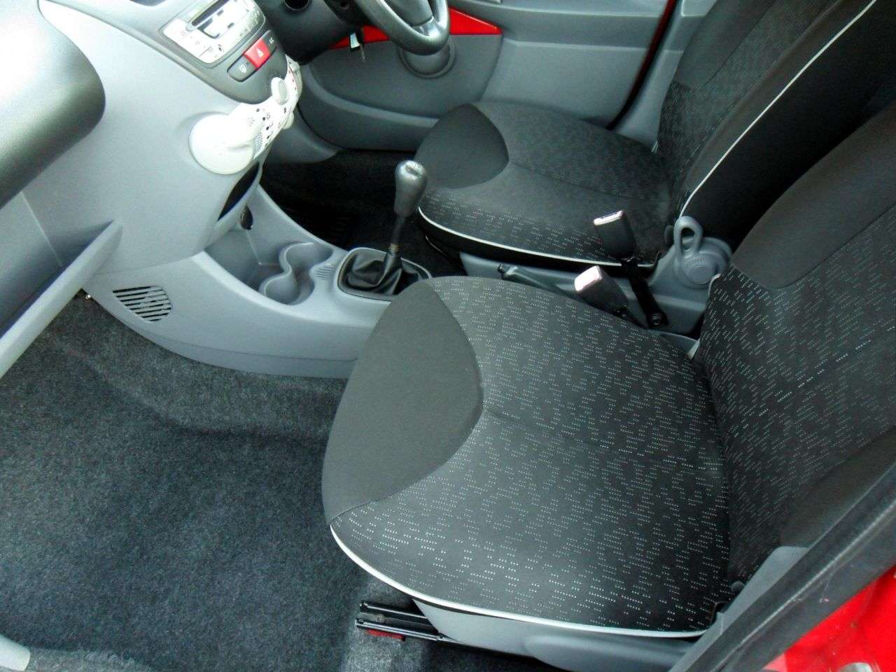 2009 PEUGEOT 107 2009 PEUGEOT 107