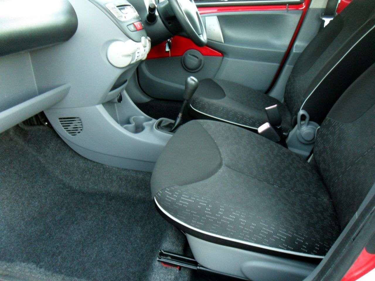 2009 PEUGEOT 107 2009 PEUGEOT 107