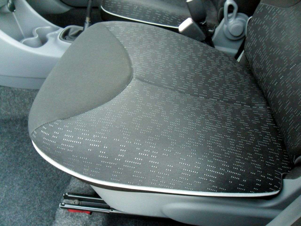 2009 PEUGEOT 107 2009 PEUGEOT 107