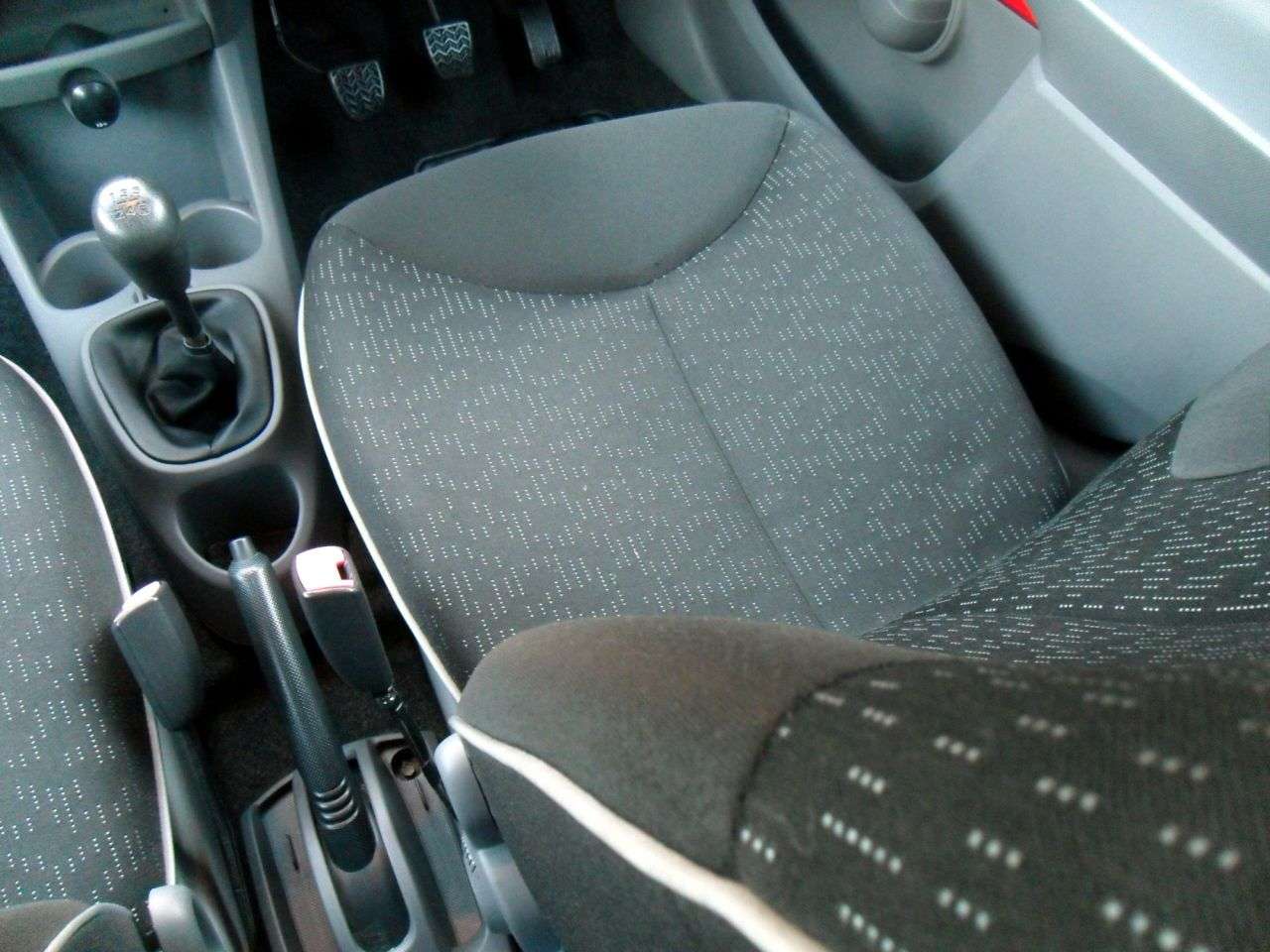 2009 PEUGEOT 107 2009 PEUGEOT 107