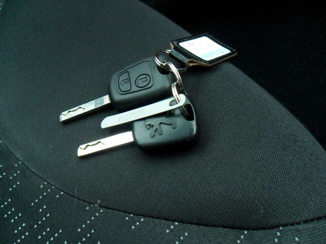 2009 PEUGEOT 107 2009 PEUGEOT 107