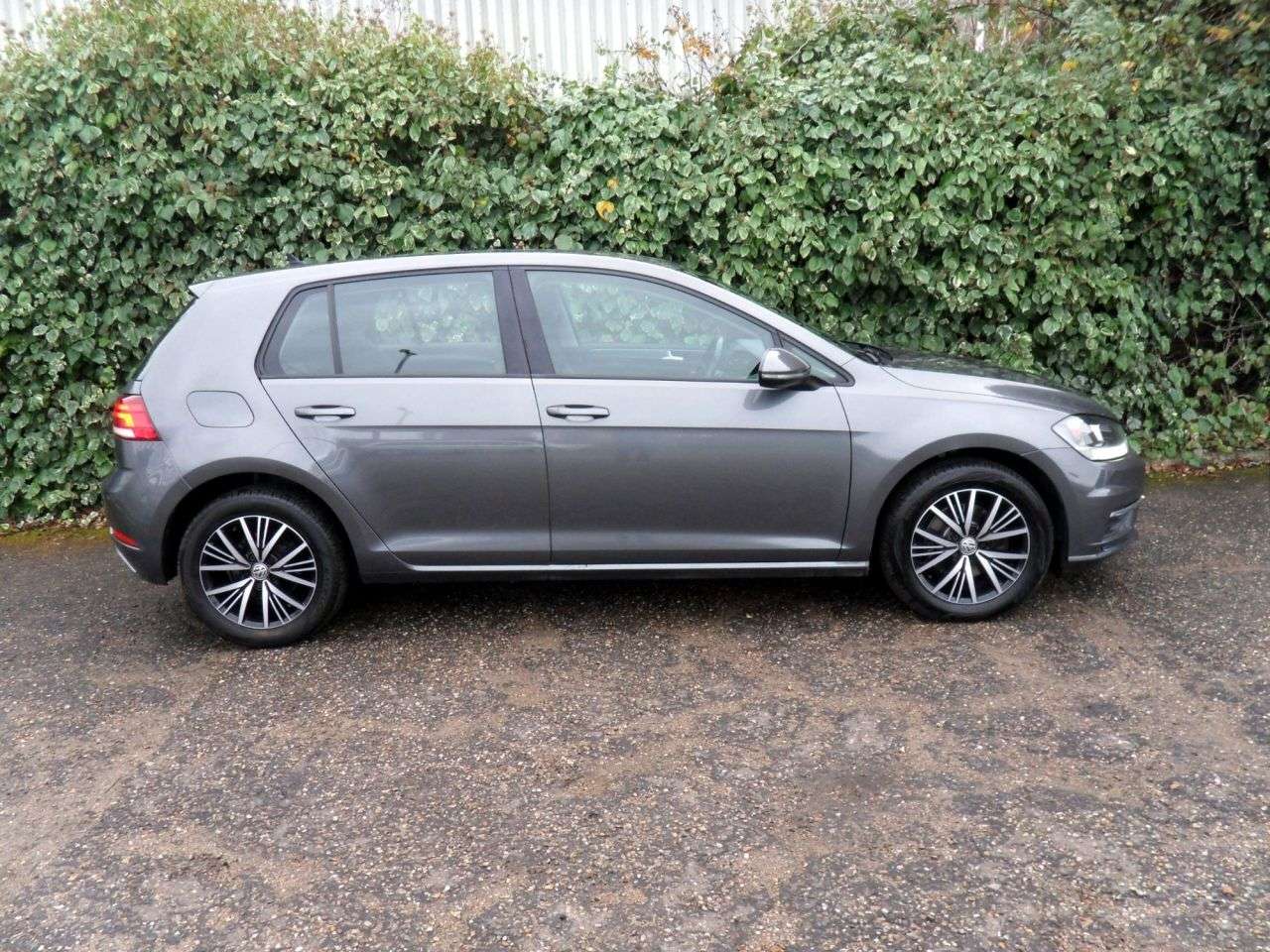 A 2018 VOLKSWAGEN GOLF 1.6 TDI SE Hatchback 5dr Diesel DSG Euro 6 (s/s) (115 ps) Recent New Tyres A 2018 VOLKSWAGEN GOLF 1.6 TDI SE Hatchback 5dr Diesel DSG Euro 6 (s/s) (115 ps) Recent New Tyres