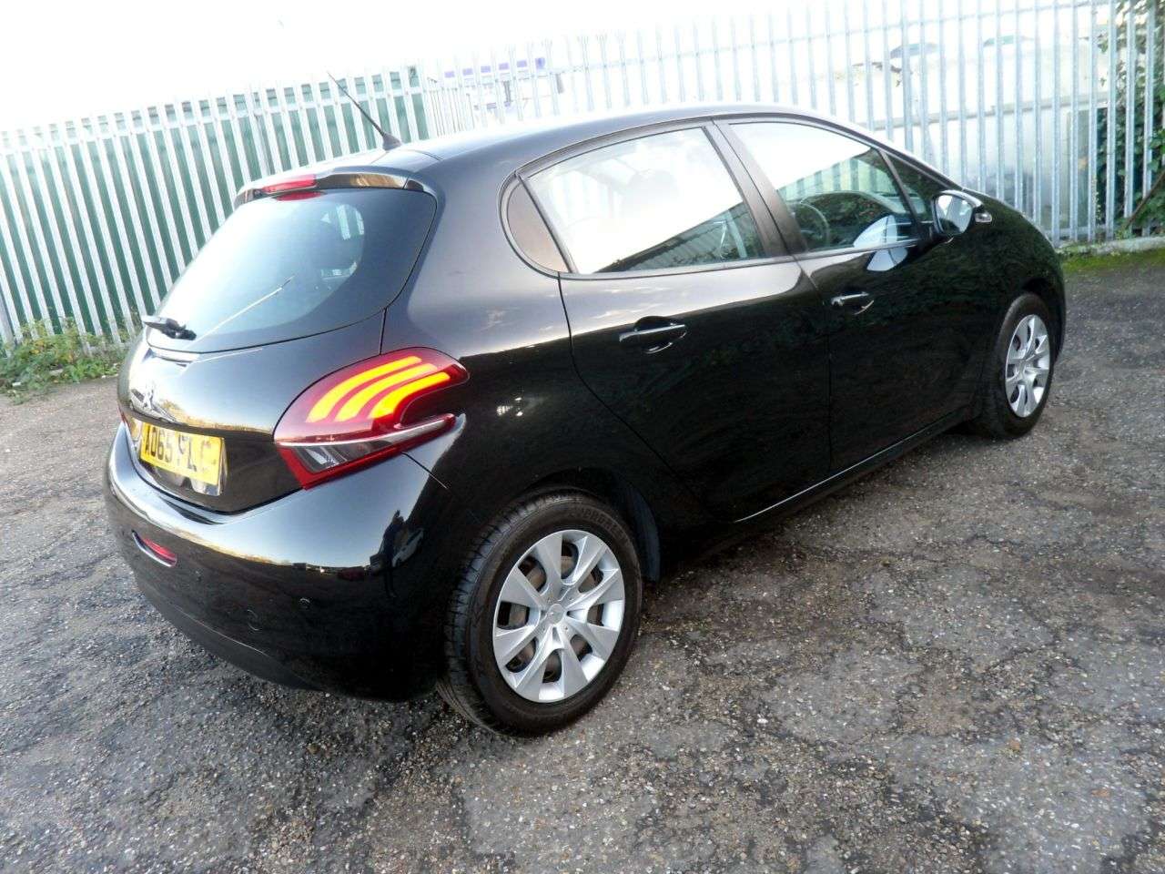 2015 PEUGEOT 208 2015 PEUGEOT 208