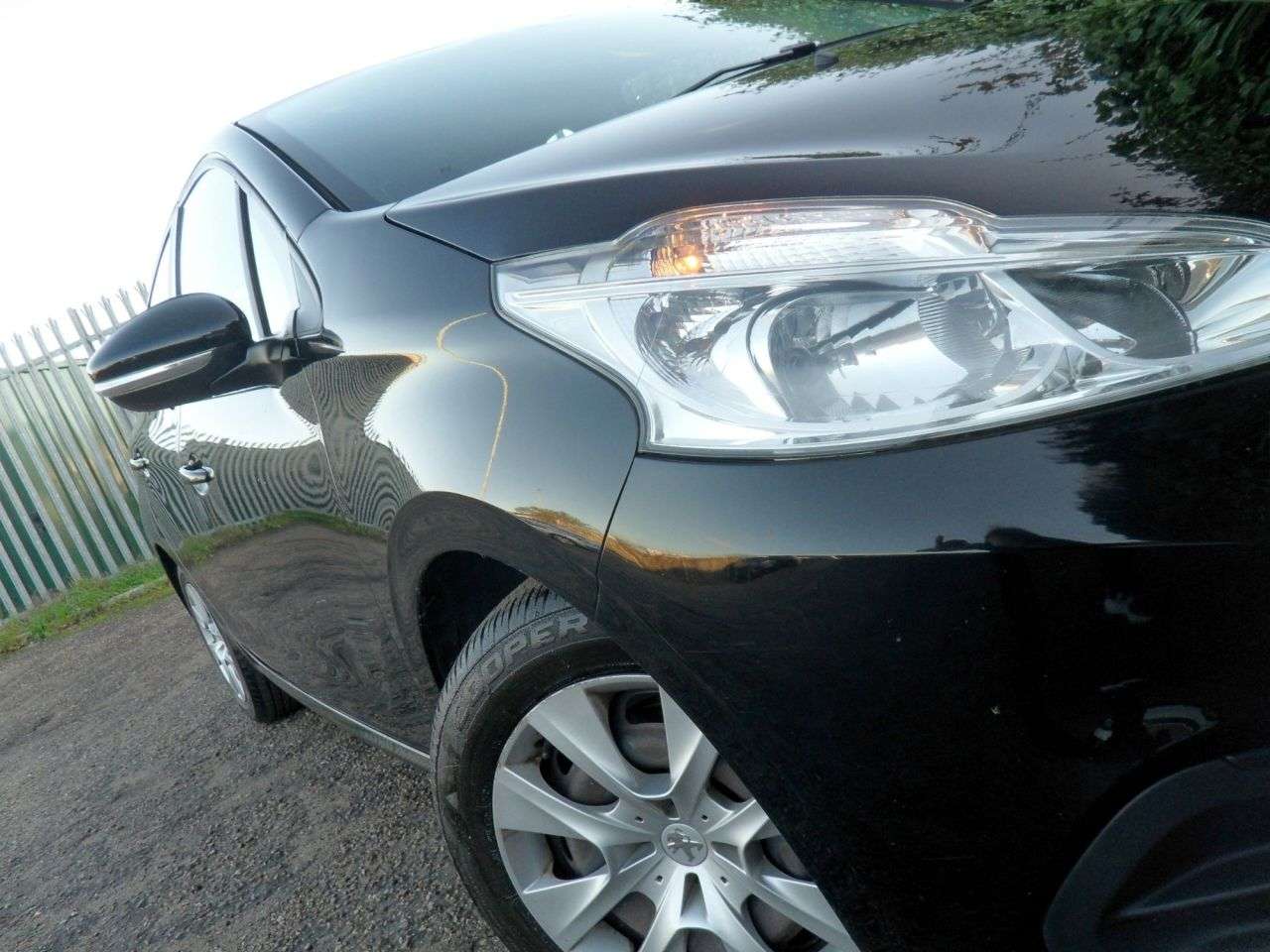 2015 PEUGEOT 208 2015 PEUGEOT 208