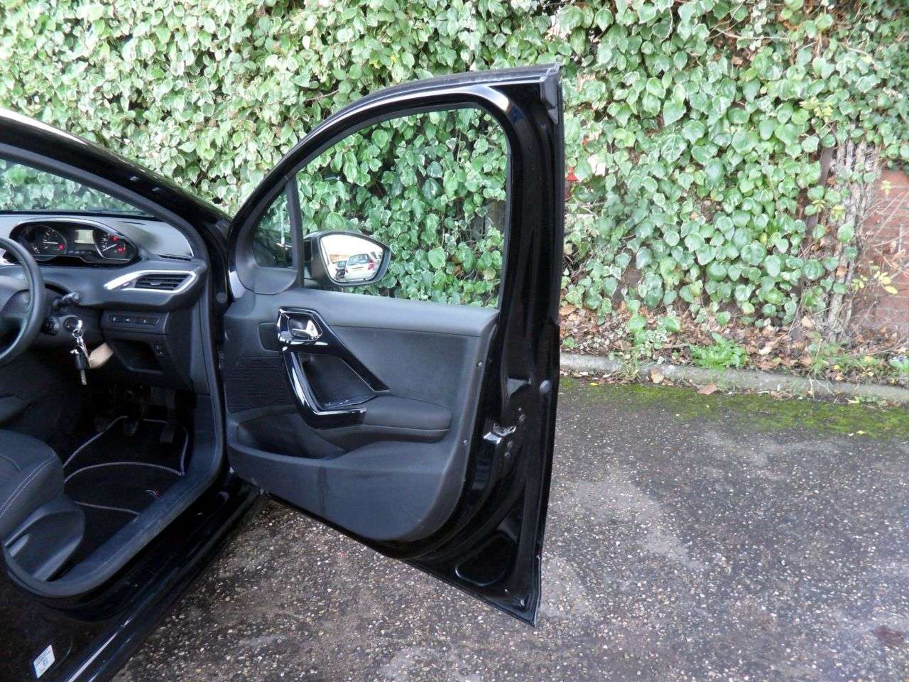 2015 PEUGEOT 208 2015 PEUGEOT 208