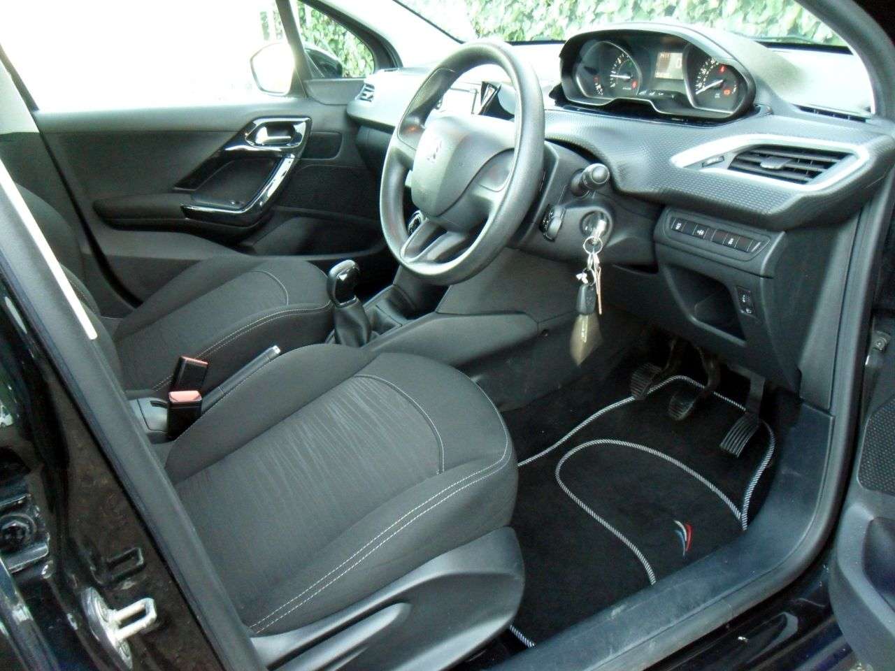 2015 PEUGEOT 208 2015 PEUGEOT 208