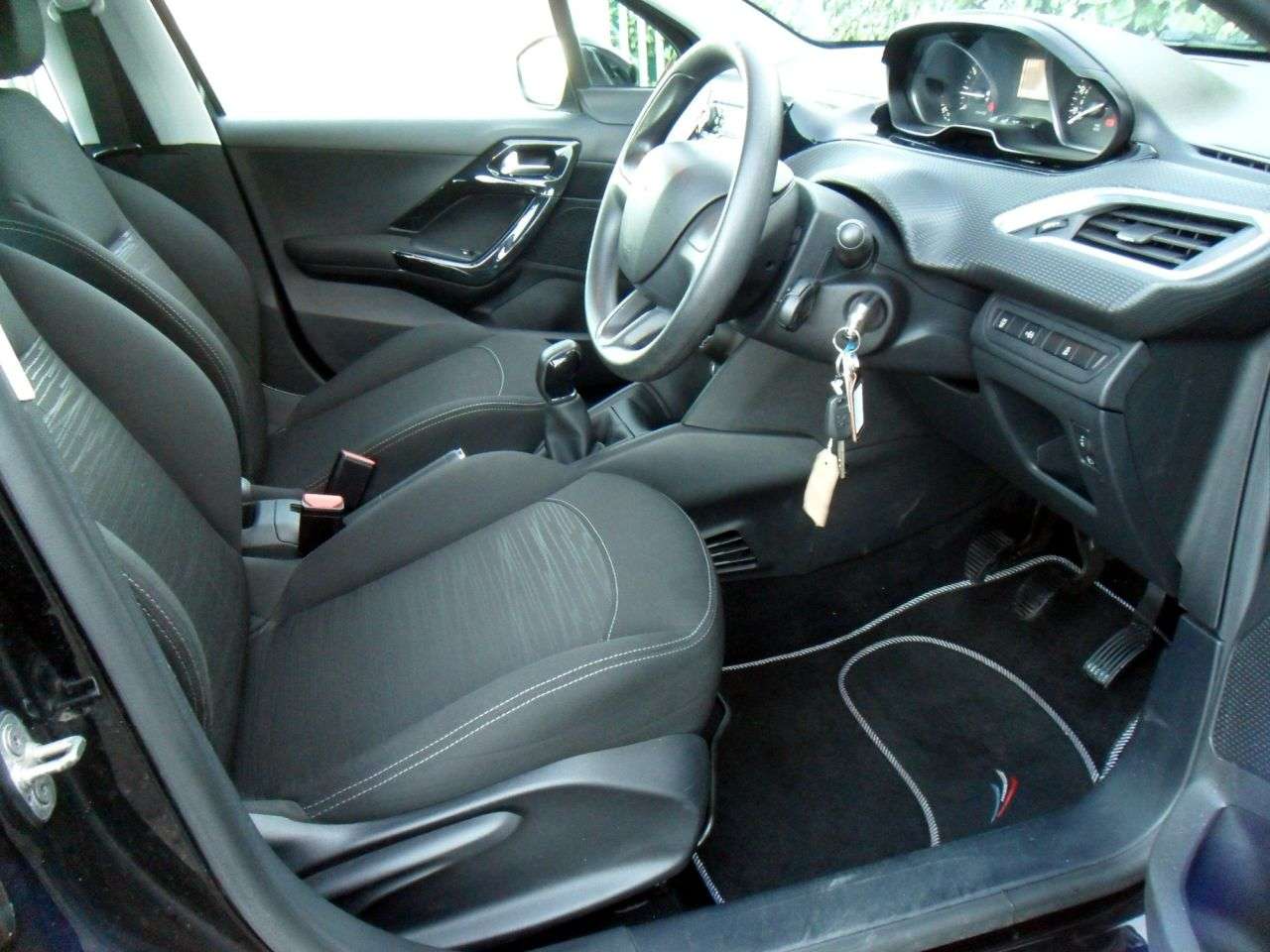 2015 PEUGEOT 208 2015 PEUGEOT 208