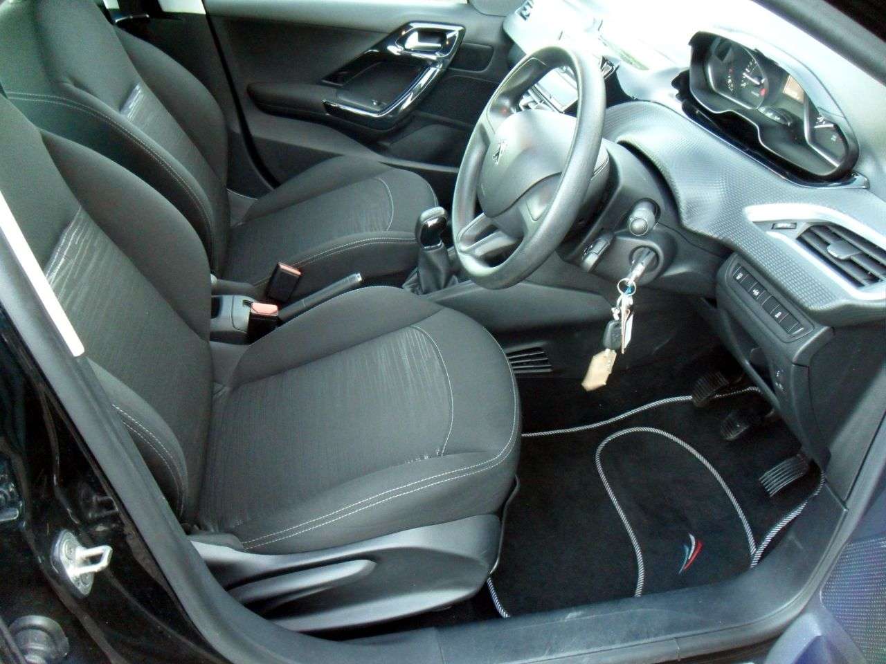 2015 PEUGEOT 208 2015 PEUGEOT 208