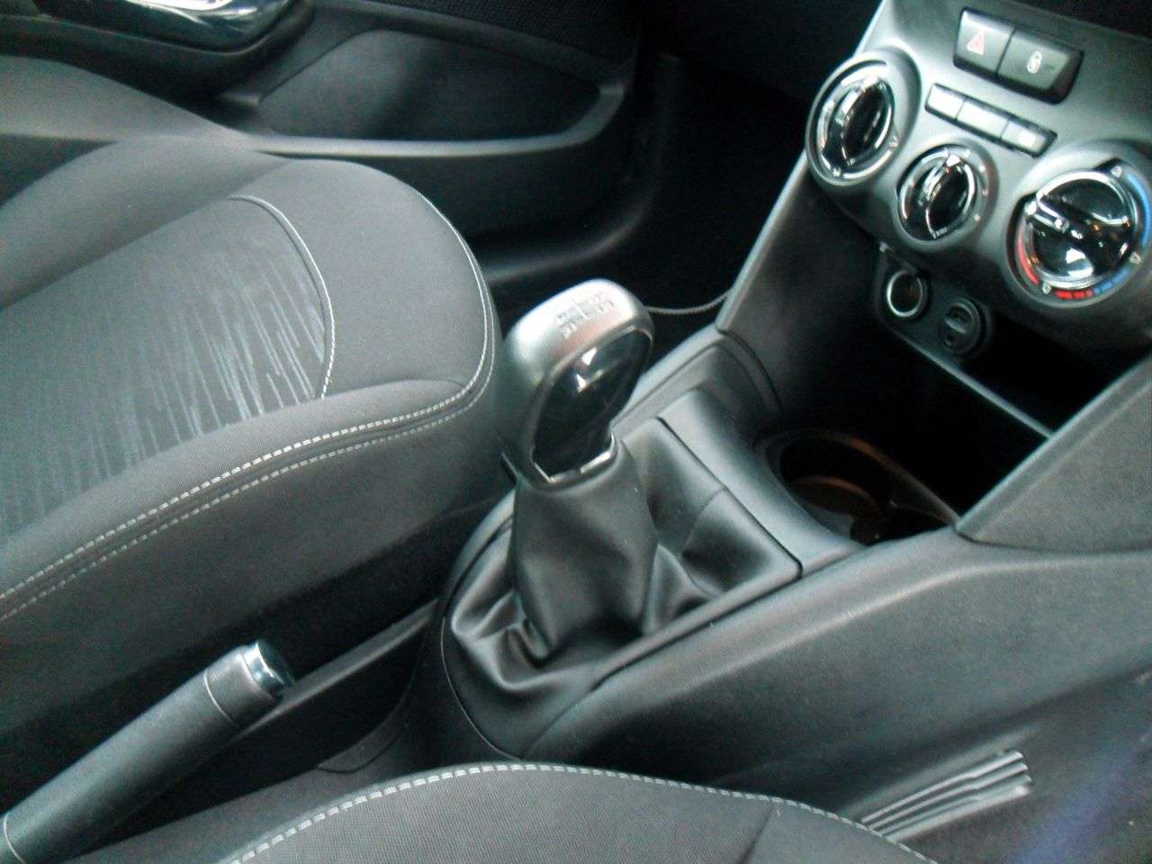 2015 PEUGEOT 208 2015 PEUGEOT 208