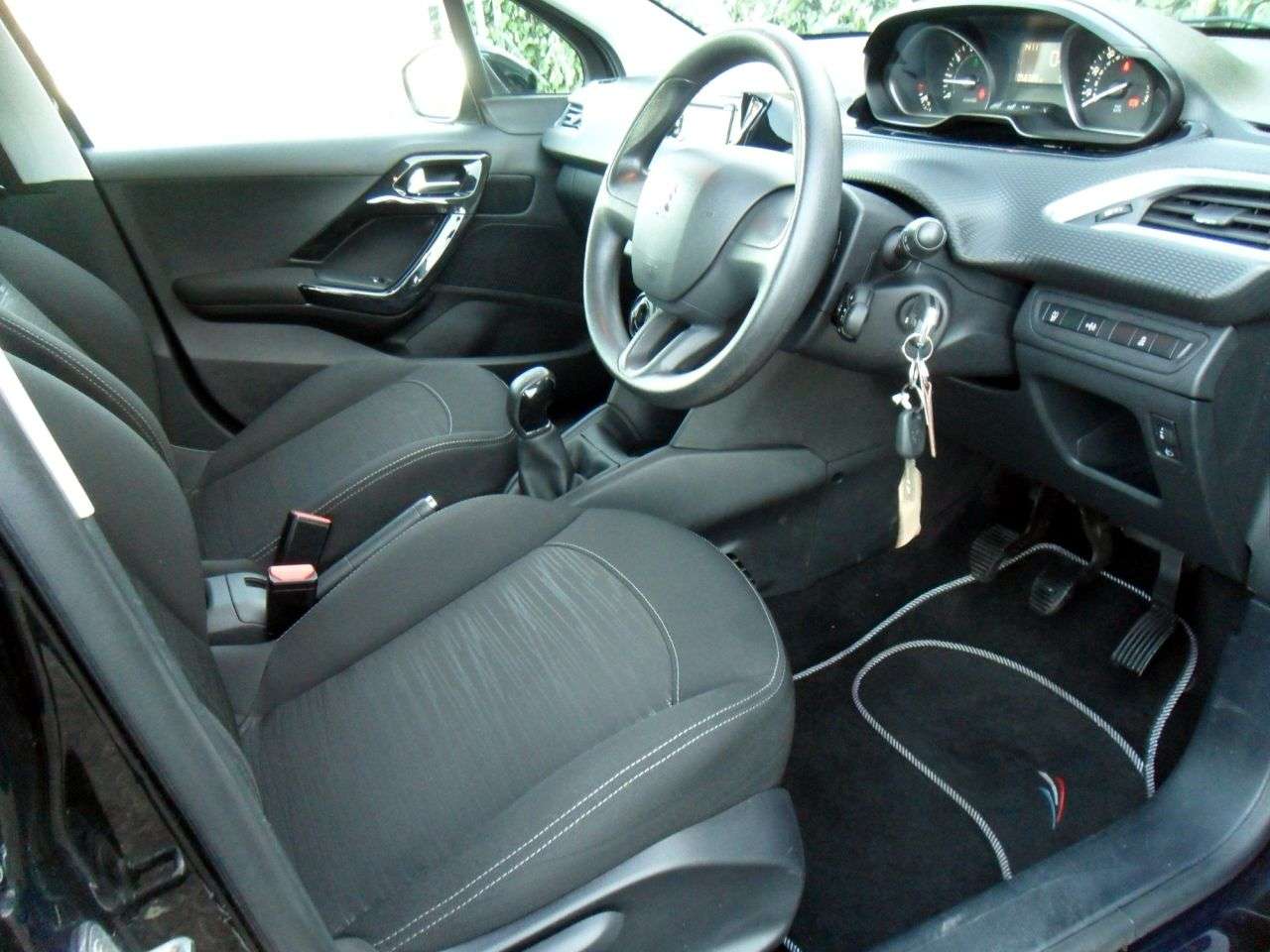 2015 PEUGEOT 208 2015 PEUGEOT 208