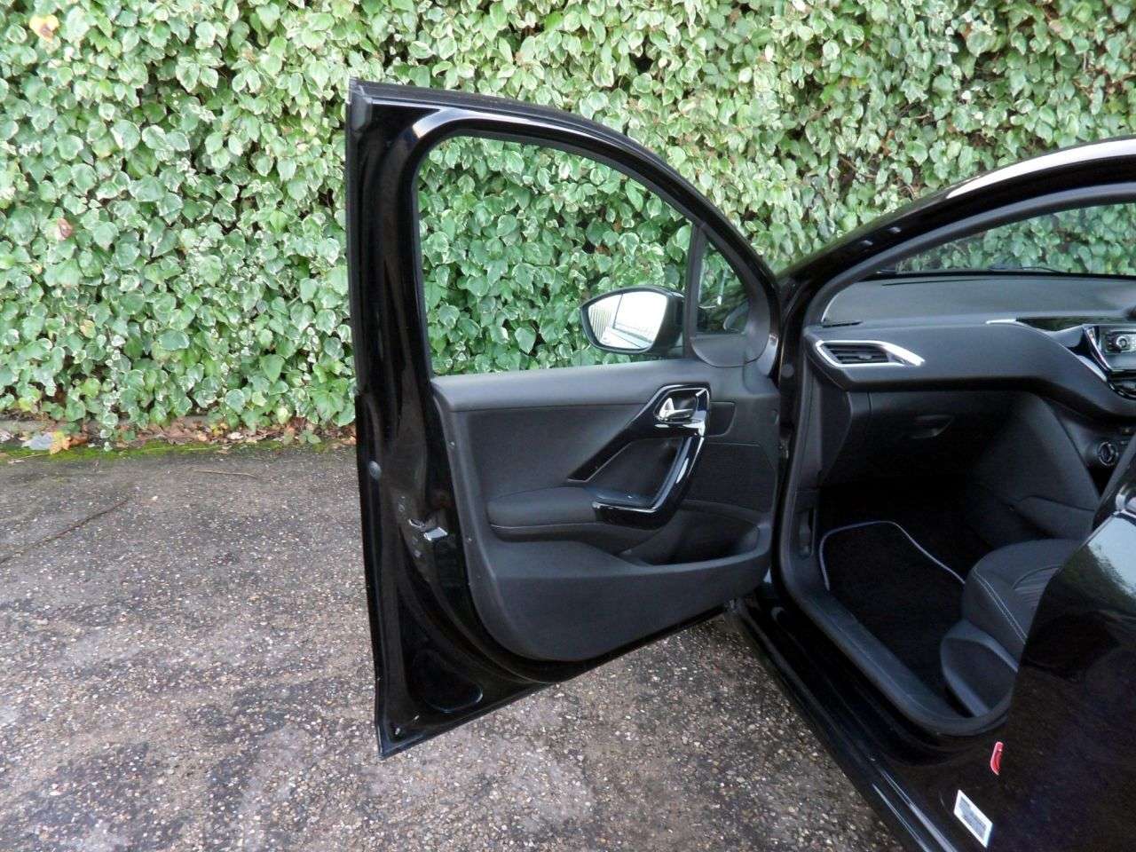 2015 PEUGEOT 208 2015 PEUGEOT 208