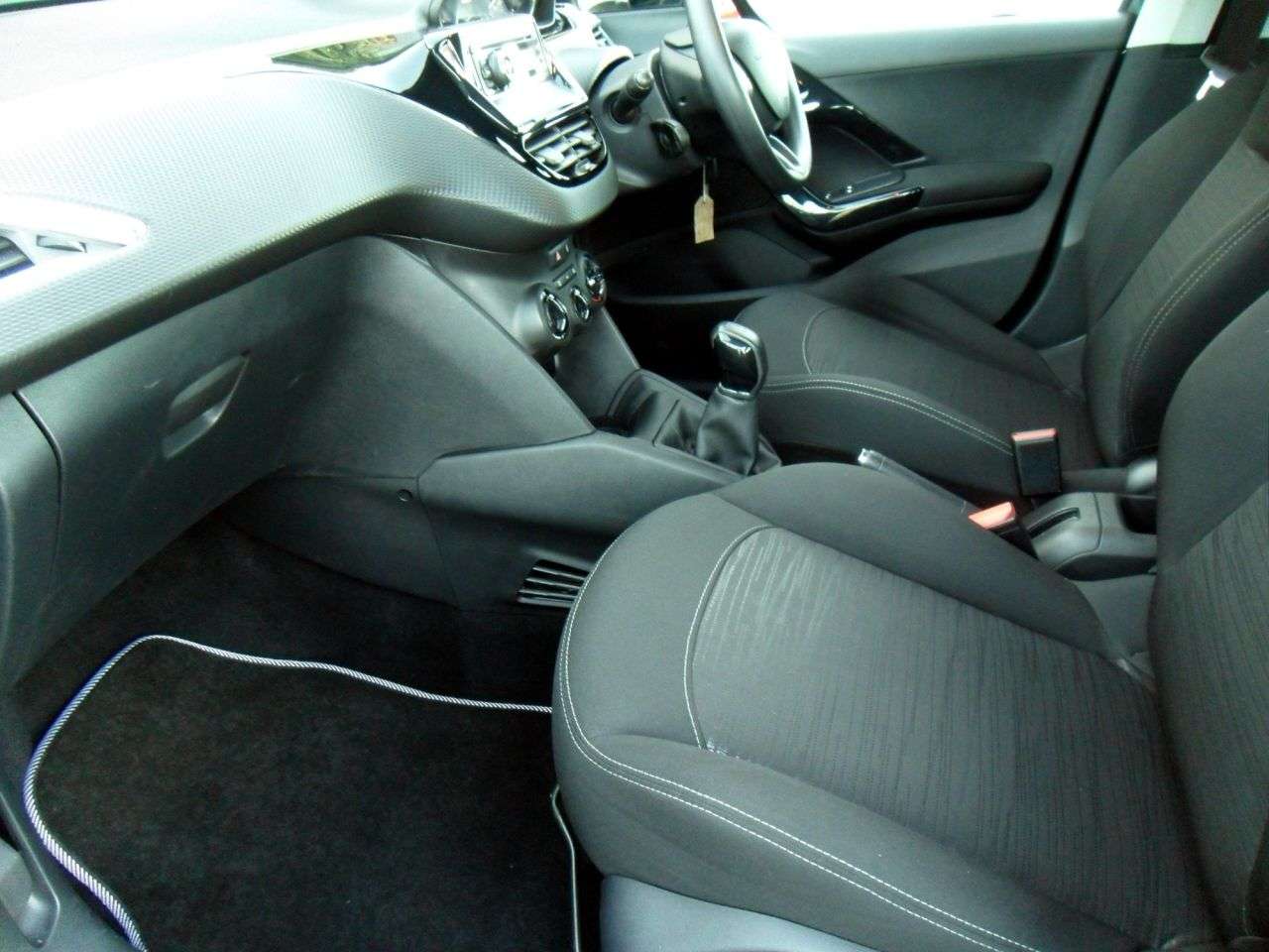 2015 PEUGEOT 208 2015 PEUGEOT 208