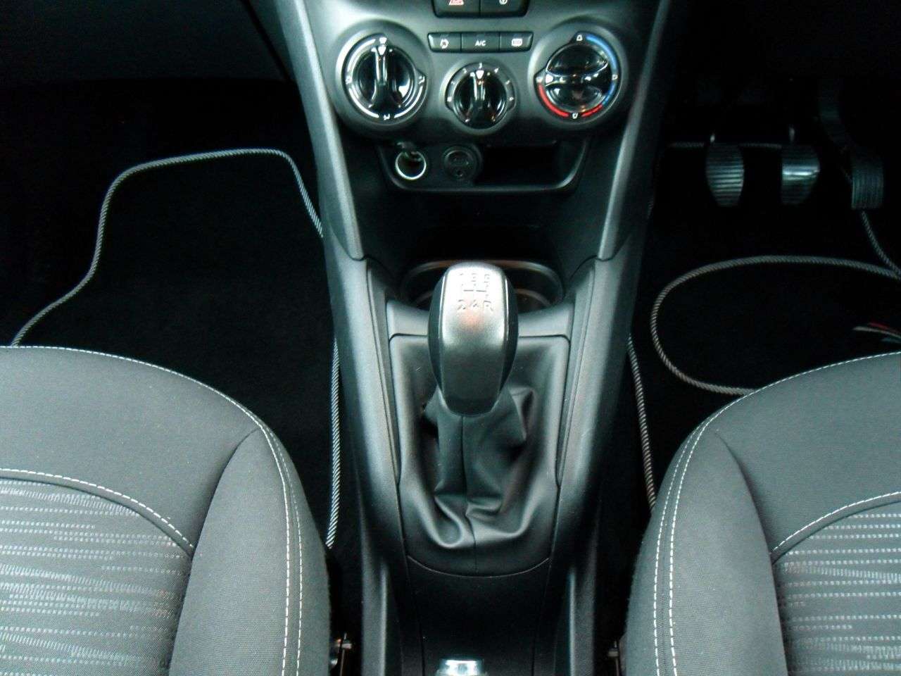 2015 PEUGEOT 208 2015 PEUGEOT 208