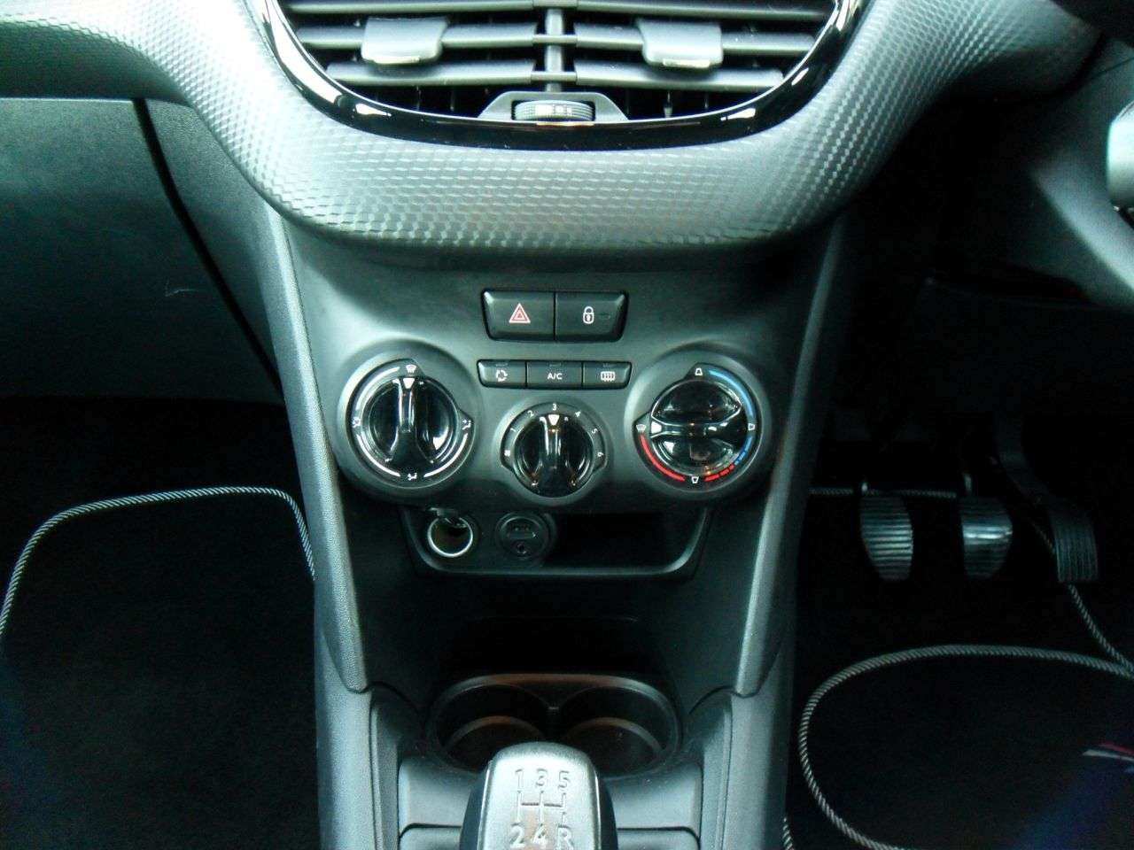 2015 PEUGEOT 208 2015 PEUGEOT 208