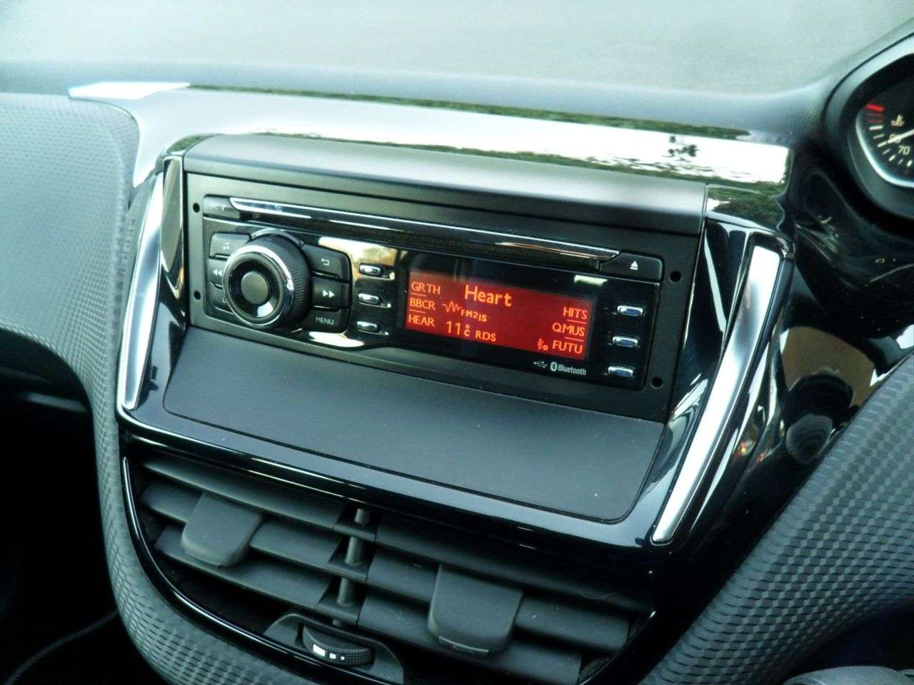 2015 PEUGEOT 208 2015 PEUGEOT 208