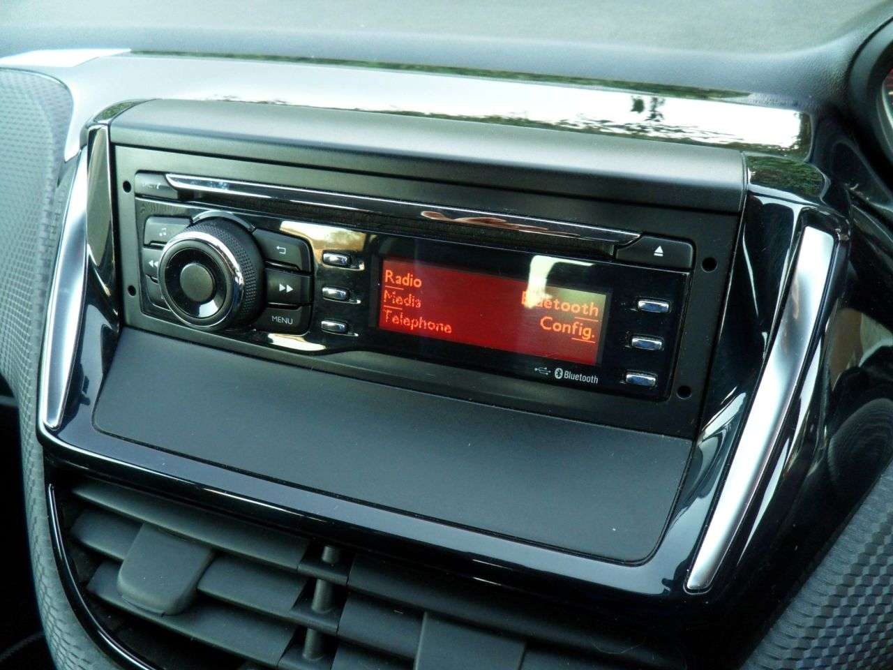 2015 PEUGEOT 208 2015 PEUGEOT 208