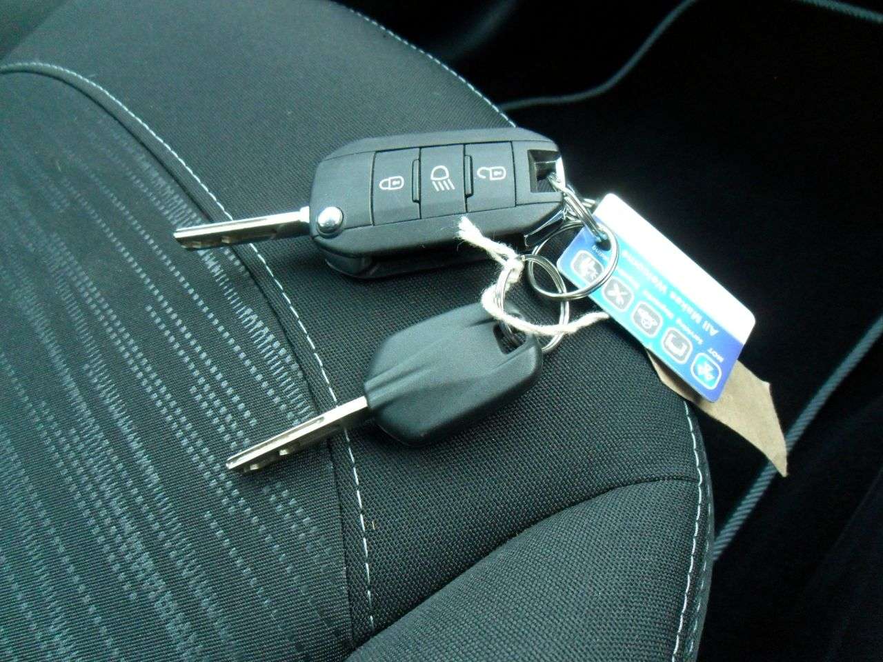 2015 PEUGEOT 208 2015 PEUGEOT 208