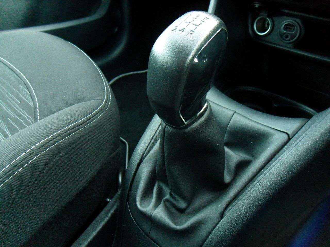 2015 PEUGEOT 208 2015 PEUGEOT 208