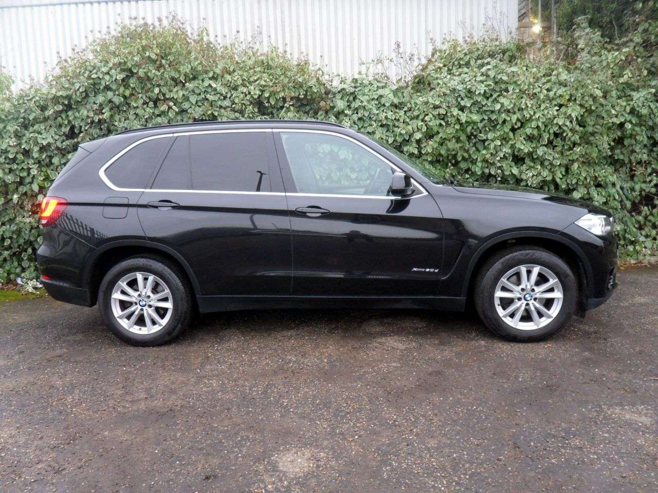 A 2016 BMW X5 3.0 30d SE SUV 5dr Diesel Auto xDrive Euro 6 (s/s) (258 ps) Sapphire Black A 2016 BMW X5 3.0 30d SE SUV 5dr Diesel Auto xDrive Euro 6 (s/s) (258 ps) Sapphire Black