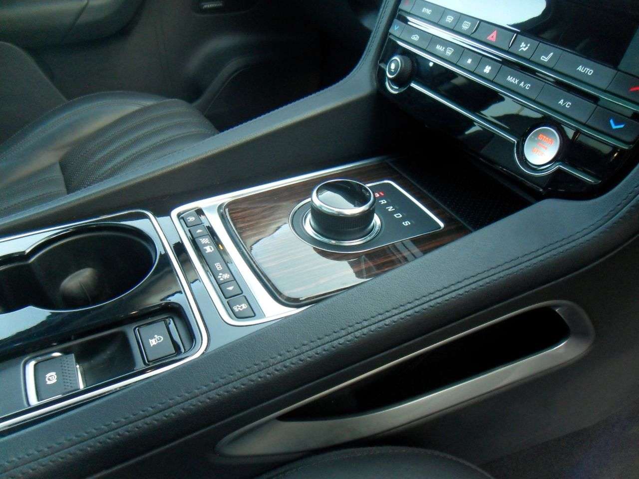 2017 JAGUAR F-PACE 2017 JAGUAR F-PACE