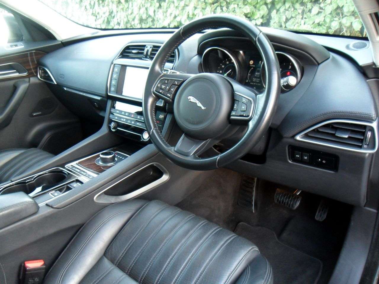 2017 JAGUAR F-PACE 2017 JAGUAR F-PACE