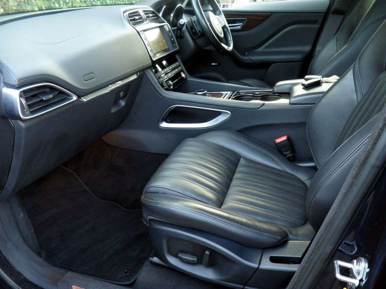 2017 JAGUAR F-PACE 2017 JAGUAR F-PACE