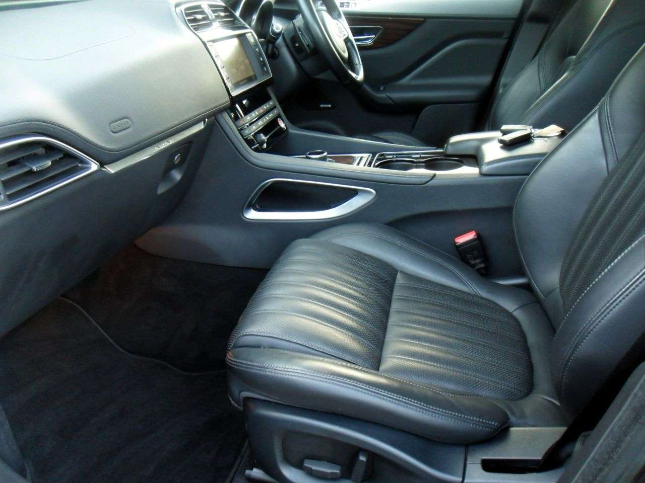 2017 JAGUAR F-PACE 2017 JAGUAR F-PACE