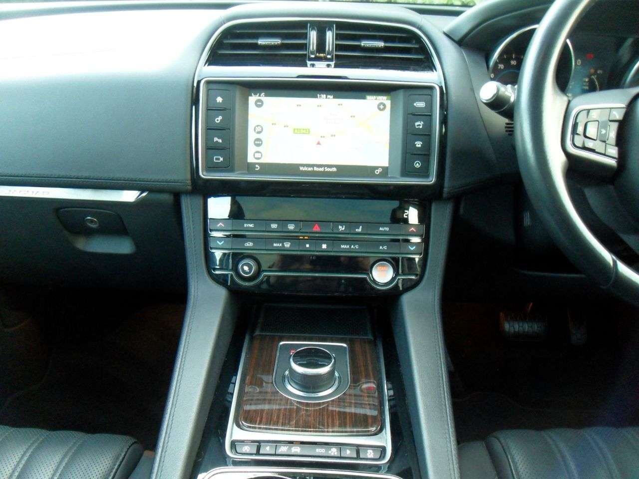 2017 JAGUAR F-PACE 2017 JAGUAR F-PACE