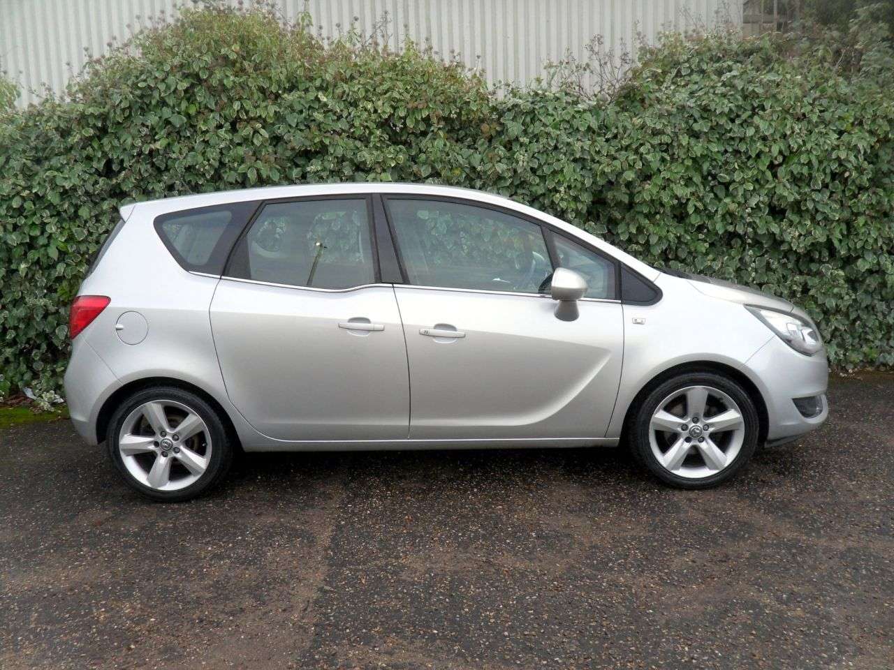 A 2015 VAUXHALL MERIVA 1.4i Tech Line MPV 5dr Petrol Manual Euro 6 (100 ps) Heated Steering Wheel A 2015 VAUXHALL MERIVA 1.4i Tech Line MPV 5dr Petrol Manual Euro 6 (100 ps) Heated Steering Wheel