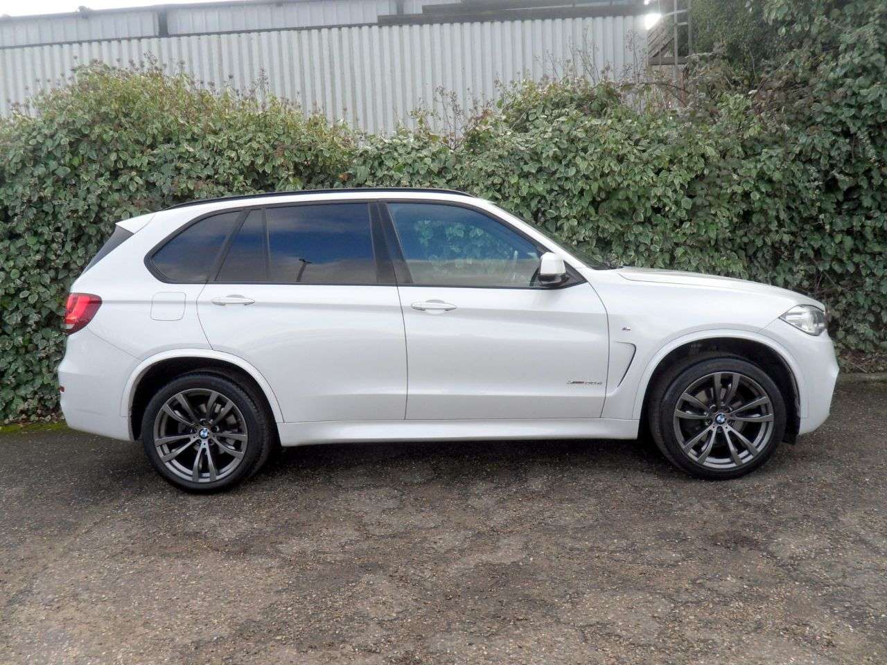 A 2016 BMW X5 3.0 30d M Sport SUV 5dr Diesel Auto xDrive Euro 6 (s/s) (258 ps) Full Histo A 2016 BMW X5 3.0 30d M Sport SUV 5dr Diesel Auto xDrive Euro 6 (s/s) (258 ps) Full Histo
