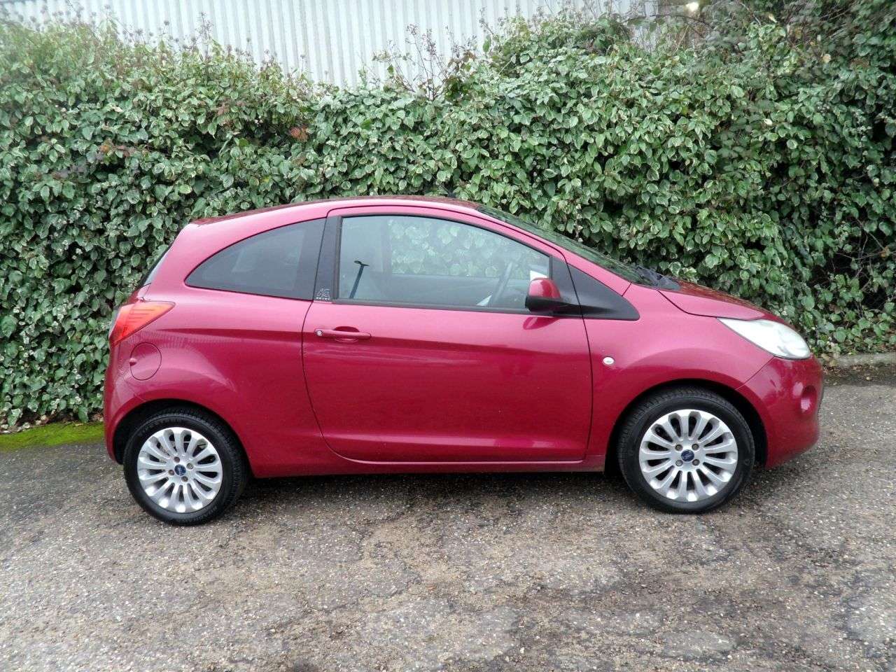 A 2012 FORD KA 1.2 Zetec Hatchback 3dr Petrol Manual Euro 5 (s/s) (69 ps) A 2012 FORD KA 1.2 Zetec Hatchback 3dr Petrol Manual Euro 5 (s/s) (69 ps)