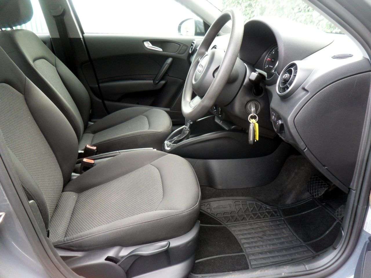 2016 AUDI A1 2016 AUDI A1